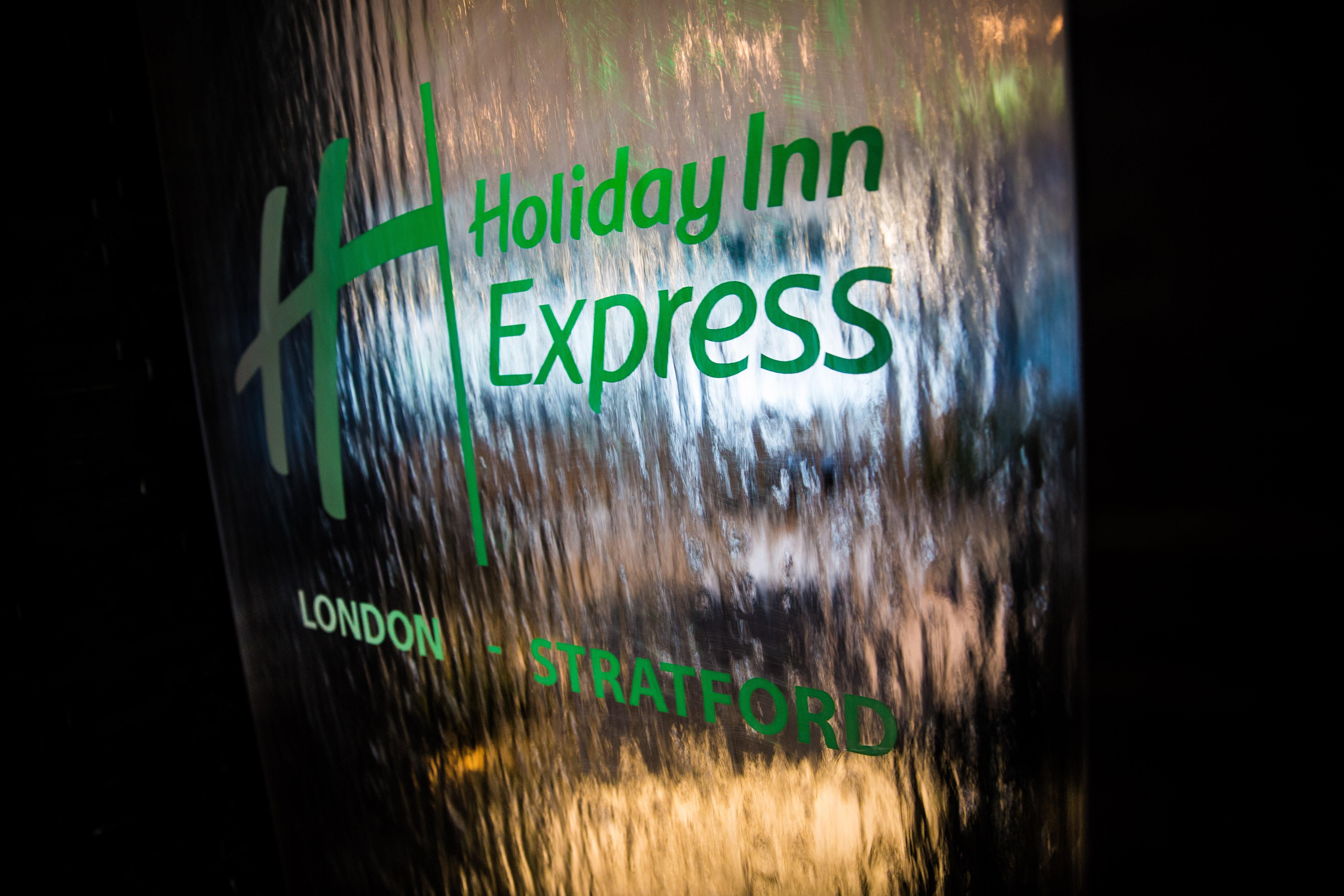 Holiday Inn Express London Stratford, An Ihg Hotel Exterior foto